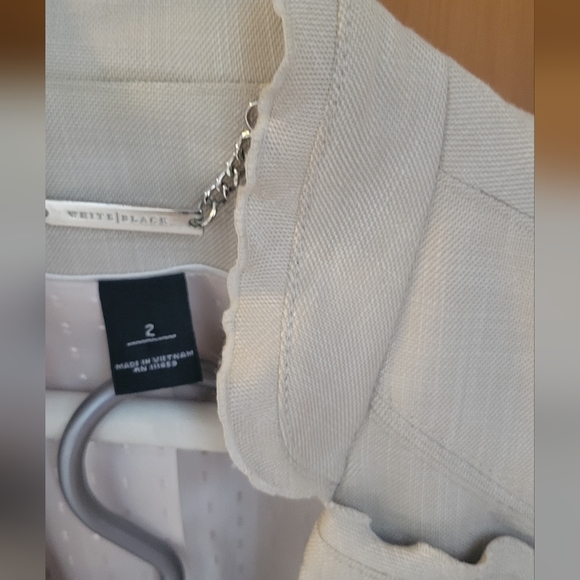 Nearly new White House/black market oatmeal suit size 2/4 - Picture 3 of 4